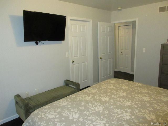 33882 Lipke Street, Clinton Charter Township, MI 48035