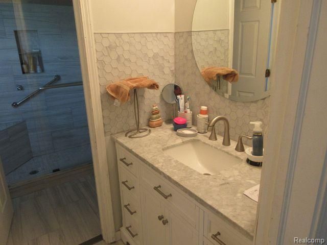33882 Lipke Street, Clinton Charter Township, MI 48035