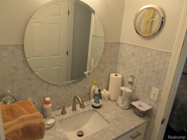 33882 Lipke Street, Clinton Charter Township, MI 48035