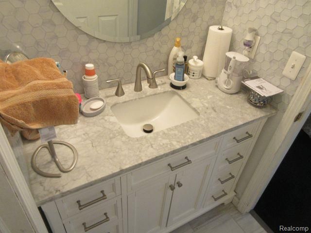 33882 Lipke Street, Clinton Charter Township, MI 48035