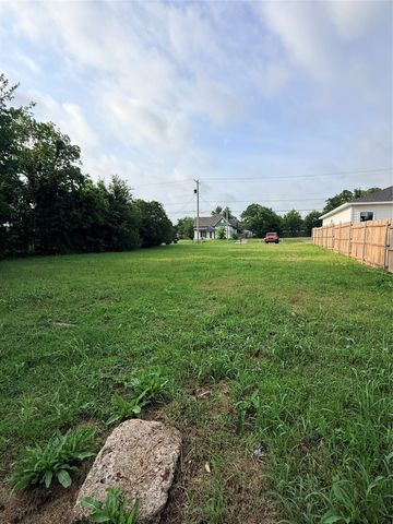 3932 Lee Street, Greenville, TX 75401