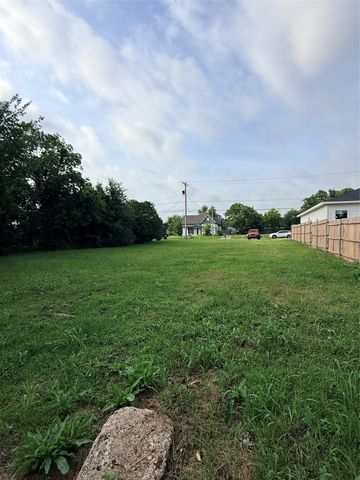 3932 Lee Street, Greenville, TX 75401