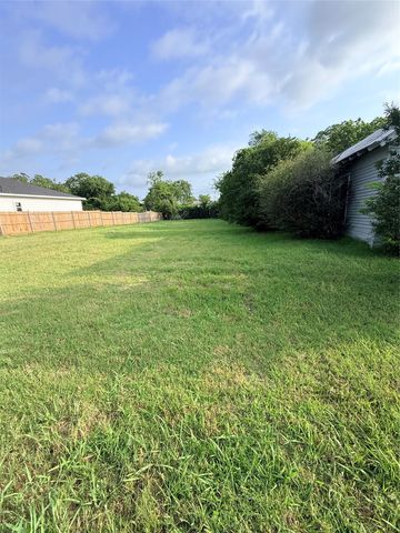 3932 Lee Street, Greenville, TX 75401