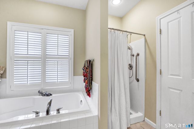 607 Championship Drive 607, Oxford, CT 06478