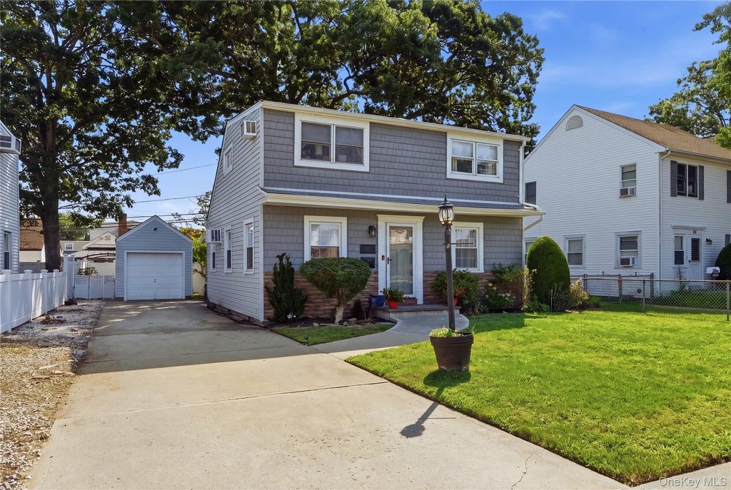 205 Stuart Road, Valley Stream, NY 11581 — photo 2
