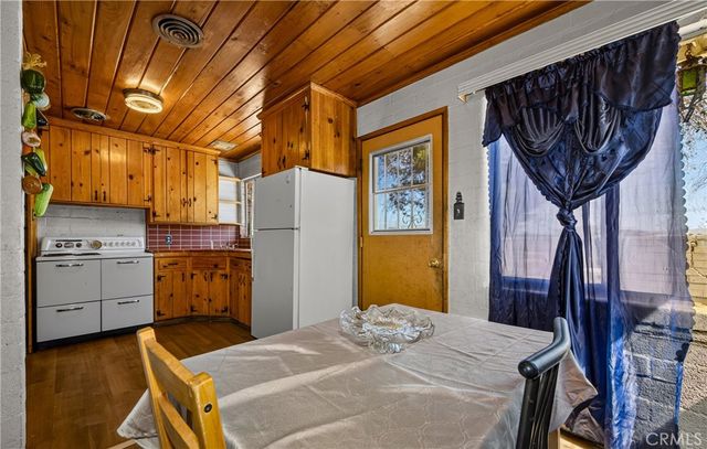 21798 Standing Rock Ave, Apple Valley, CA 92307