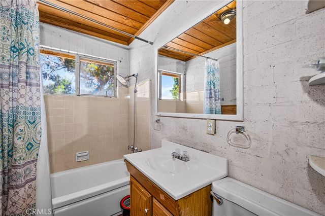 21798 Standing Rock Ave, Apple Valley, CA 92307