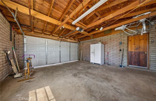 21798 Standing Rock Ave, Apple Valley, CA 92307