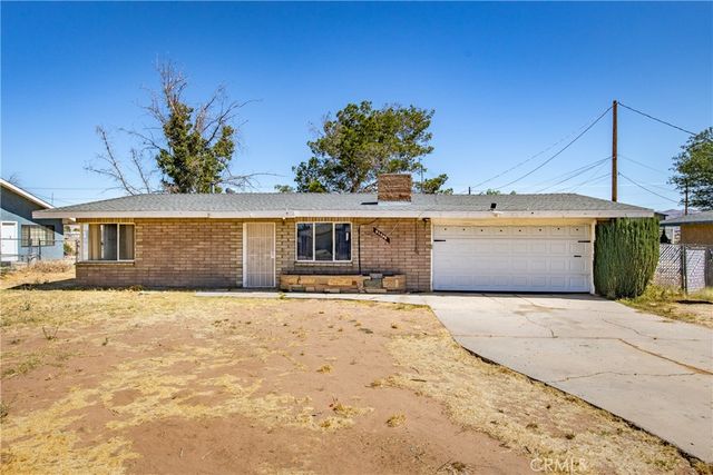 21798 Standing Rock Ave, Apple Valley, CA 92307