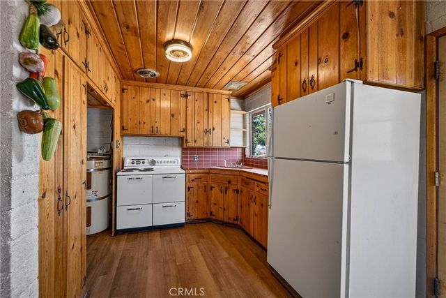 21798 Standing Rock Ave, Apple Valley, CA 92307