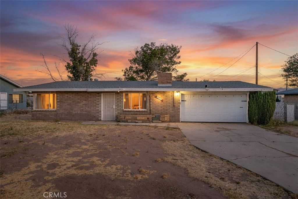 21798 Standing Rock Ave, Apple Valley, CA 92307