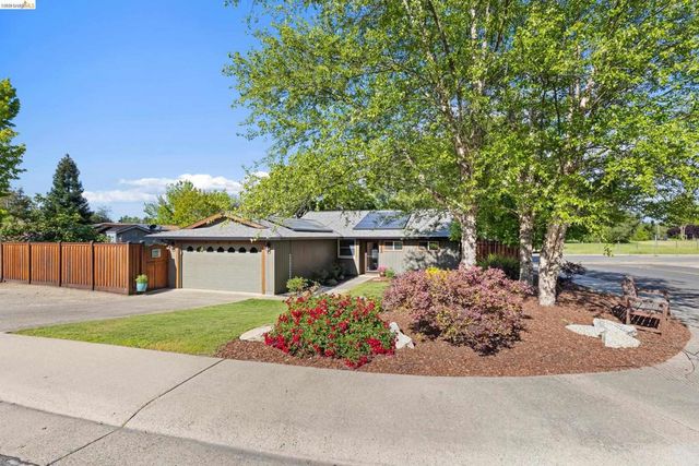 5502 Sparas ST, Loomis, CA 95650