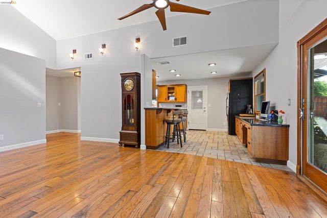5502 Sparas ST, Loomis, CA 95650