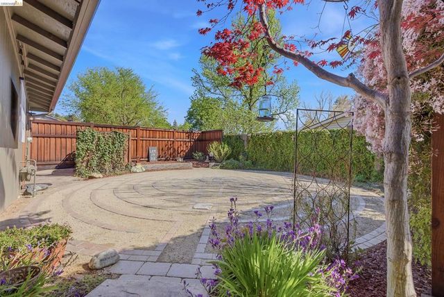5502 Sparas ST, Loomis, CA 95650