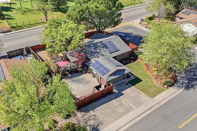 5502 Sparas ST, Loomis, CA 95650
