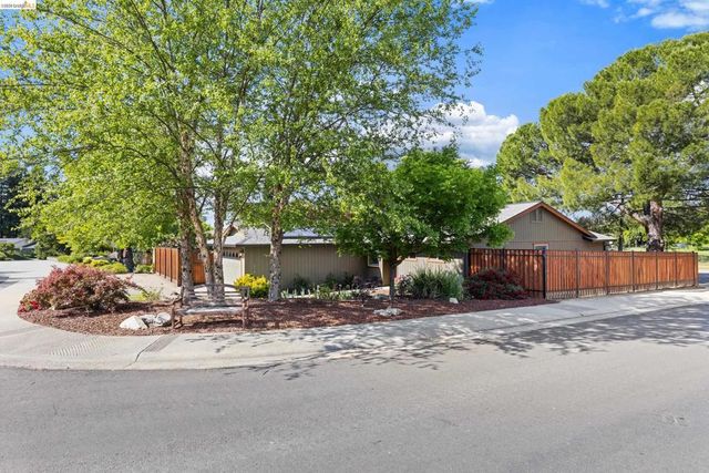 5502 Sparas ST, Loomis, CA 95650