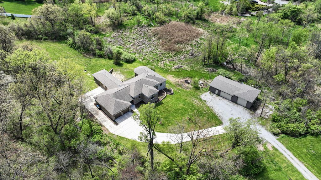 11700 Westvalley Drive, Crown Point, IN 46307