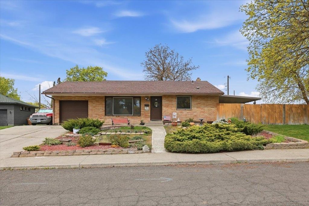 3150 W Queen Pl, Spokane, WA 99205