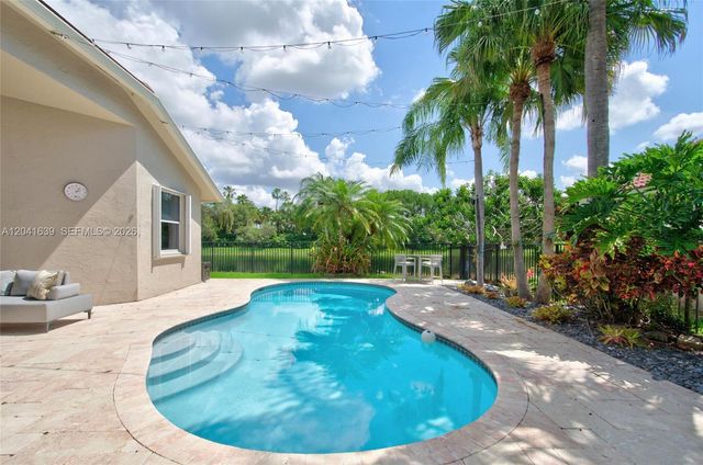 1136 Ginger Cir, Weston, FL 33326