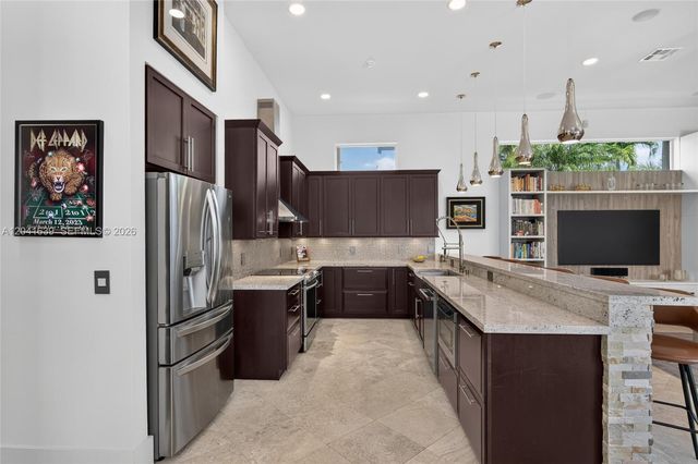 1136 Ginger Cir, Weston, FL 33326