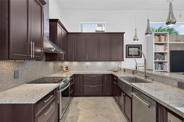 1136 Ginger Cir, Weston, FL 33326