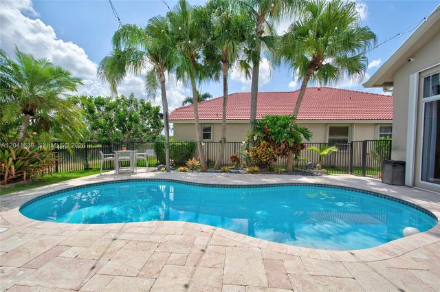 1136 Ginger Cir, Weston, FL 33326