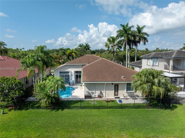 1136 Ginger Cir, Weston, FL 33326