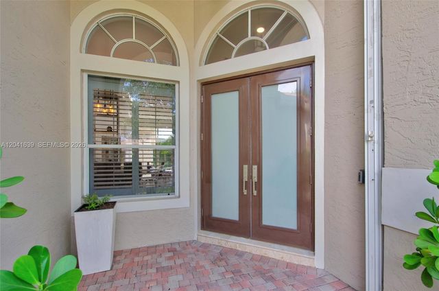 1136 Ginger Cir, Weston, FL 33326