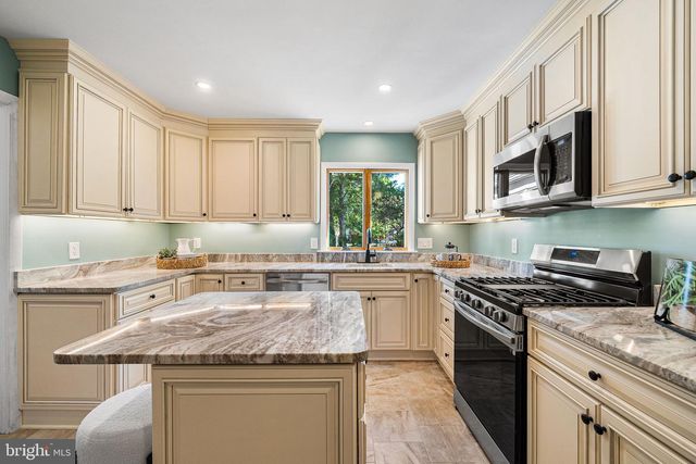914 WAYNEWOOD BLVD, Alexandria, VA 22308