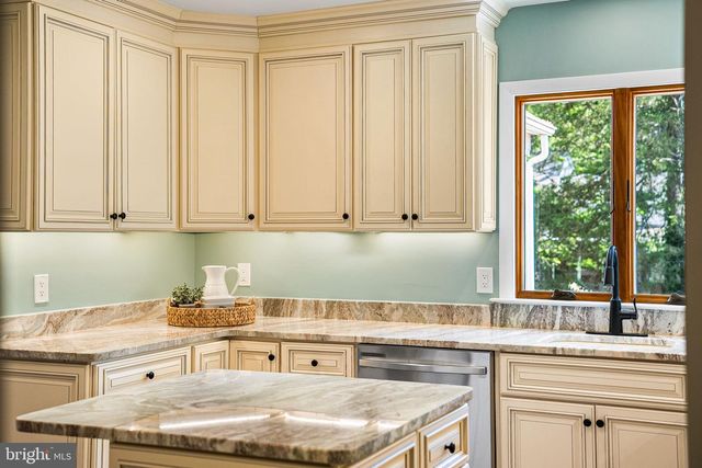 914 WAYNEWOOD BLVD, Alexandria, VA 22308