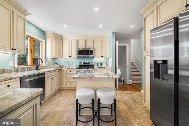 914 WAYNEWOOD BLVD, Alexandria, VA 22308