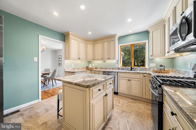 914 WAYNEWOOD BLVD, Alexandria, VA 22308