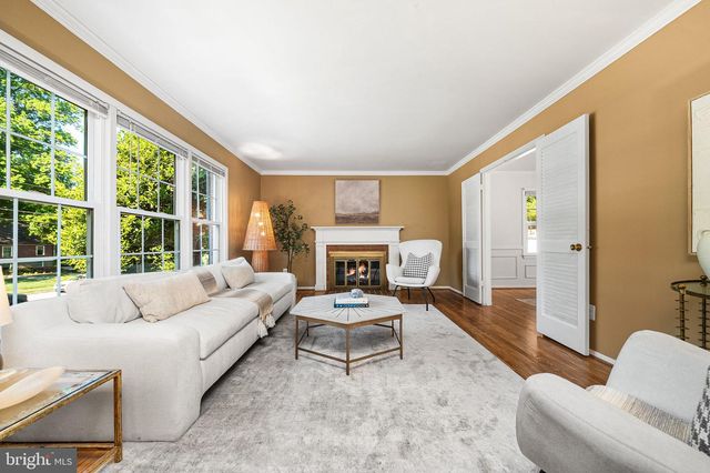 914 WAYNEWOOD BLVD, Alexandria, VA 22308