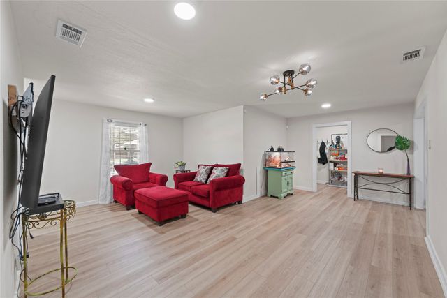 9209 Palisade Drive, Dallas, TX 75217