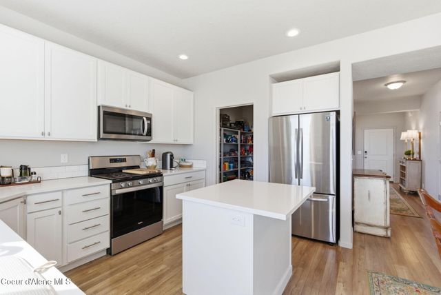 9798 N Heston LOOP, Hayden, ID 83835