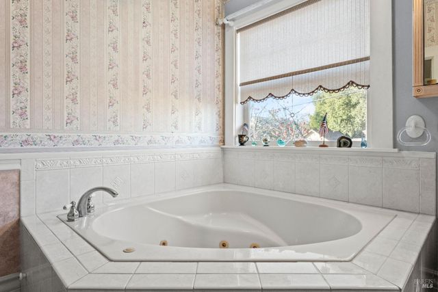 204 S Dora St, Ukiah, CA 95482