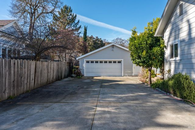 204 S Dora St, Ukiah, CA 95482