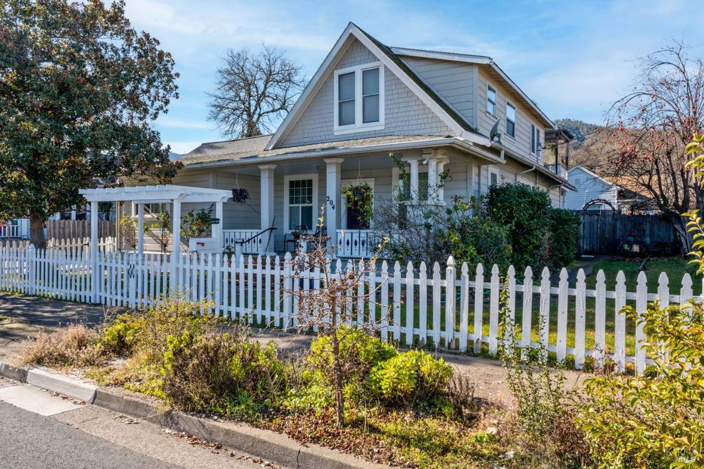 204 S Dora St, Ukiah, CA 95482
