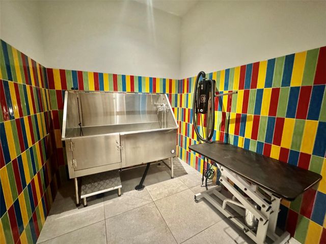 4521 San Felipe Street 1103, Houston, TX 77027