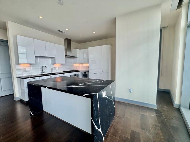 4521 San Felipe Street 1103, Houston, TX 77027