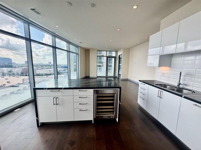 4521 San Felipe Street 1103, Houston, TX 77027