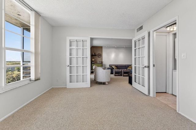 575 Oaks Lane 1002, Pompano Beach, FL 33069