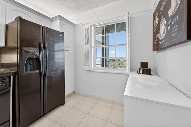 575 Oaks Lane 1002, Pompano Beach, FL 33069