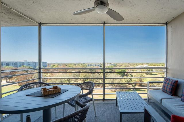 575 Oaks Lane 1002, Pompano Beach, FL 33069