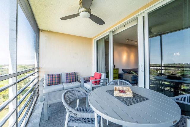 575 Oaks Lane 1002, Pompano Beach, FL 33069