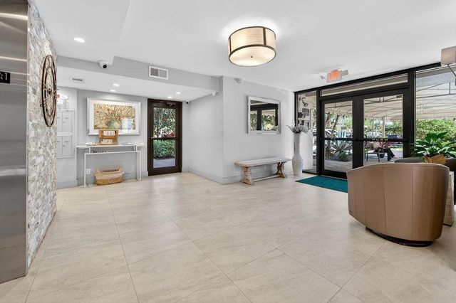 575 Oaks Lane 1002, Pompano Beach, FL 33069