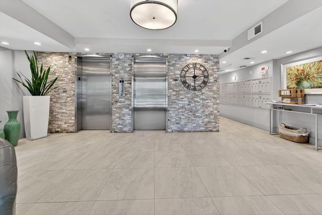 575 Oaks Lane 1002, Pompano Beach, FL 33069