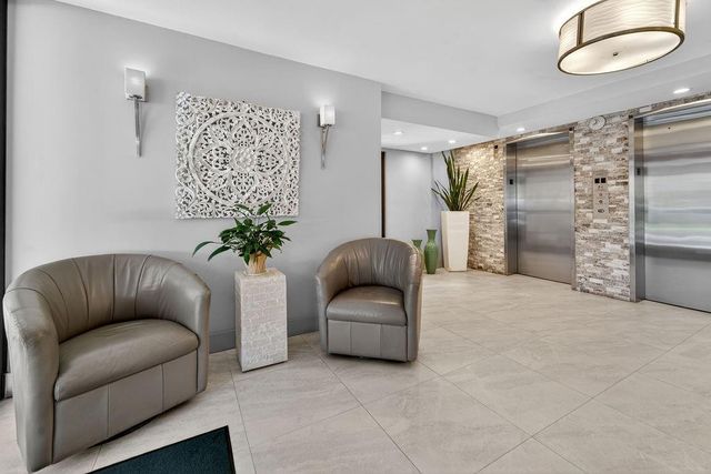 575 Oaks Lane 1002, Pompano Beach, FL 33069