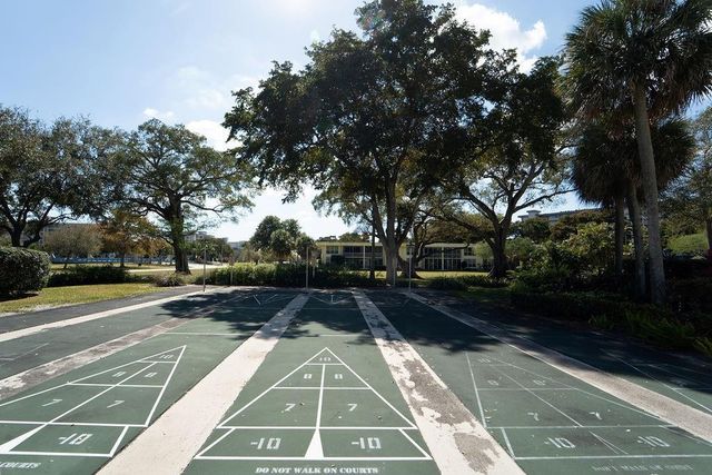 575 Oaks Lane 1002, Pompano Beach, FL 33069