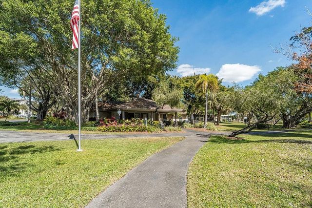 575 Oaks Lane 1002, Pompano Beach, FL 33069